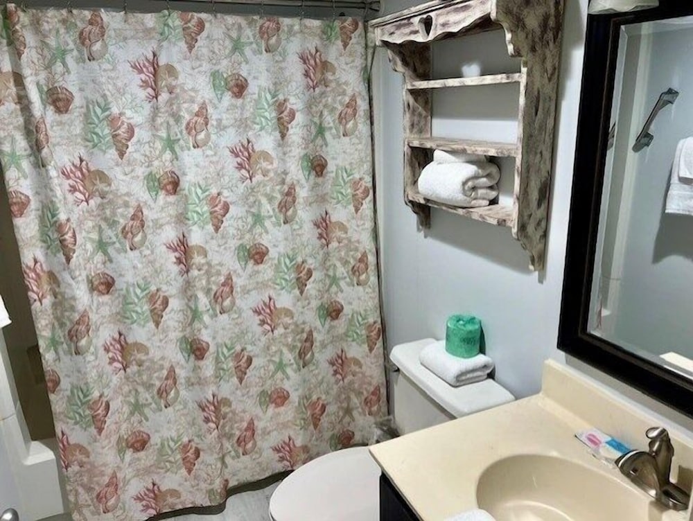 Condo, 2 Bedrooms photo 2