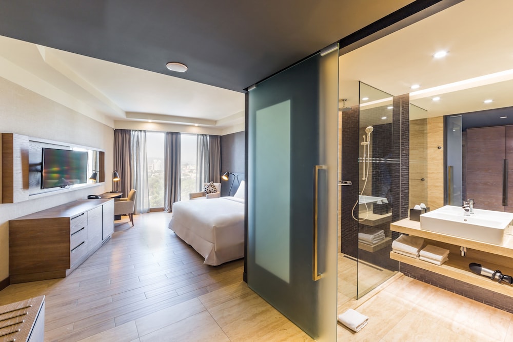 Executive Room (Collection V-Lounge, Pool)