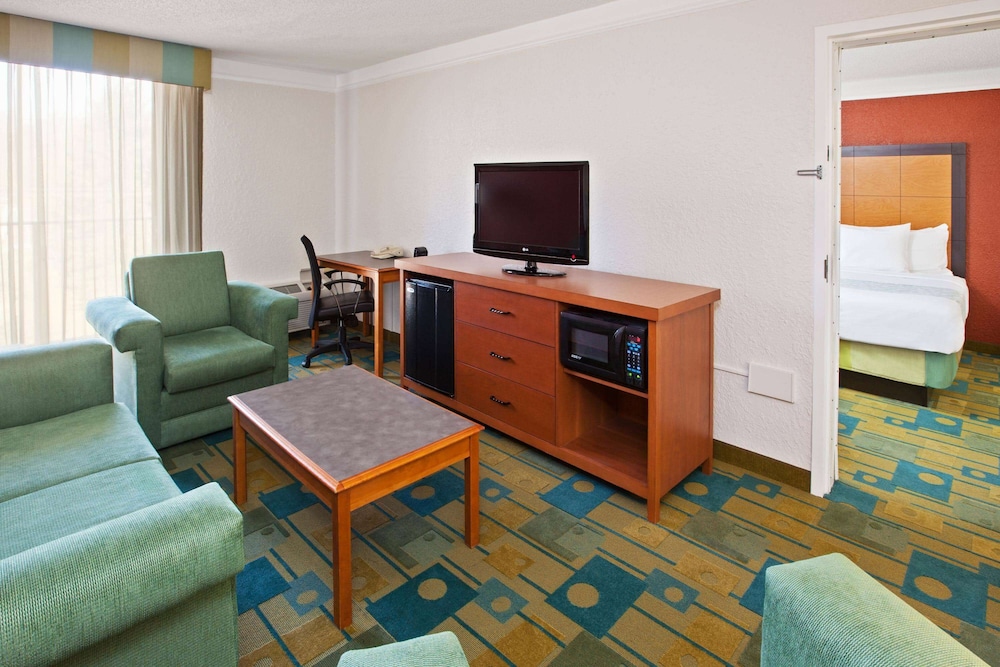 Suite, 1 Bedroom, Non Smoking (1 King Bed) photo 1