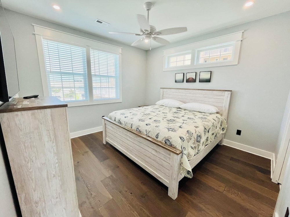 Classic Room, 1 King Bed photo 3