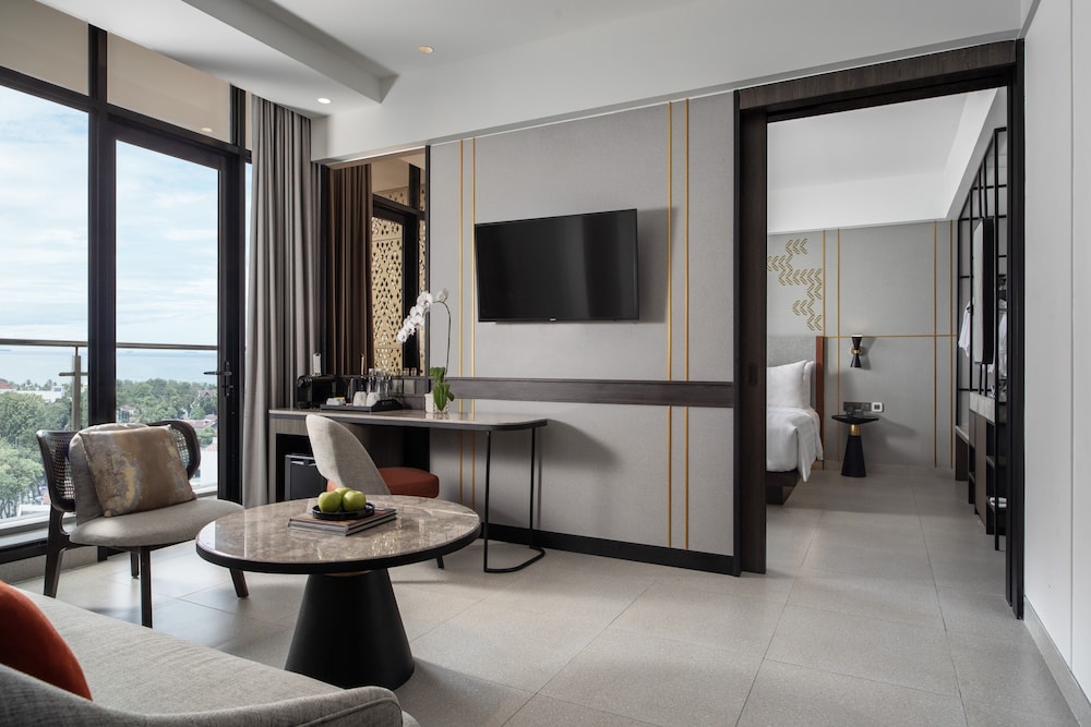 Santika Suite Room King - Photo 2