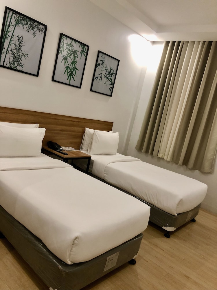 Standard Twin Room, 2 Twin Beds - Photo 2
