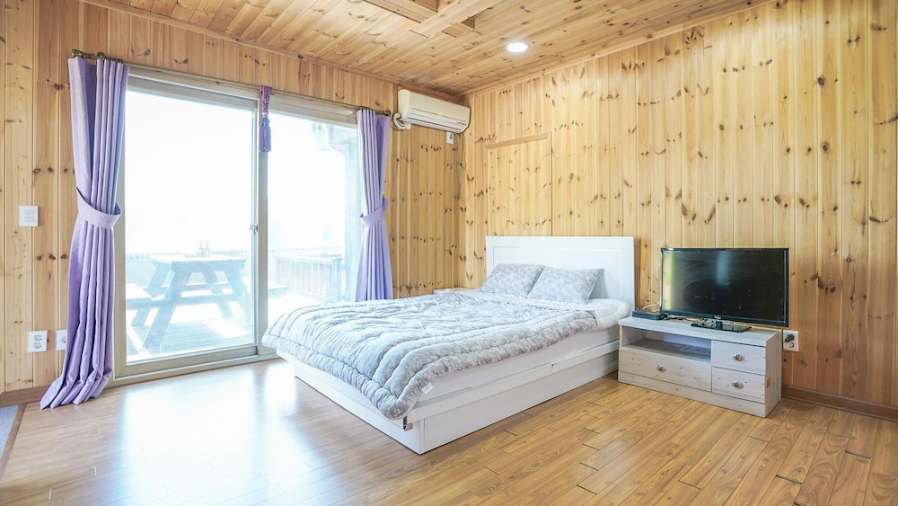 Basic Room, 1 Bedroom (B 103) - Photo 1