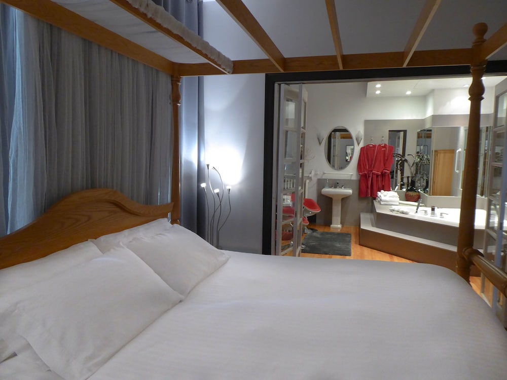 Romantic Suite, Jetted Tub