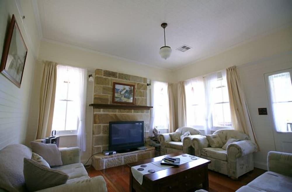 Traditional Cottage, 3 Bedrooms photo 3