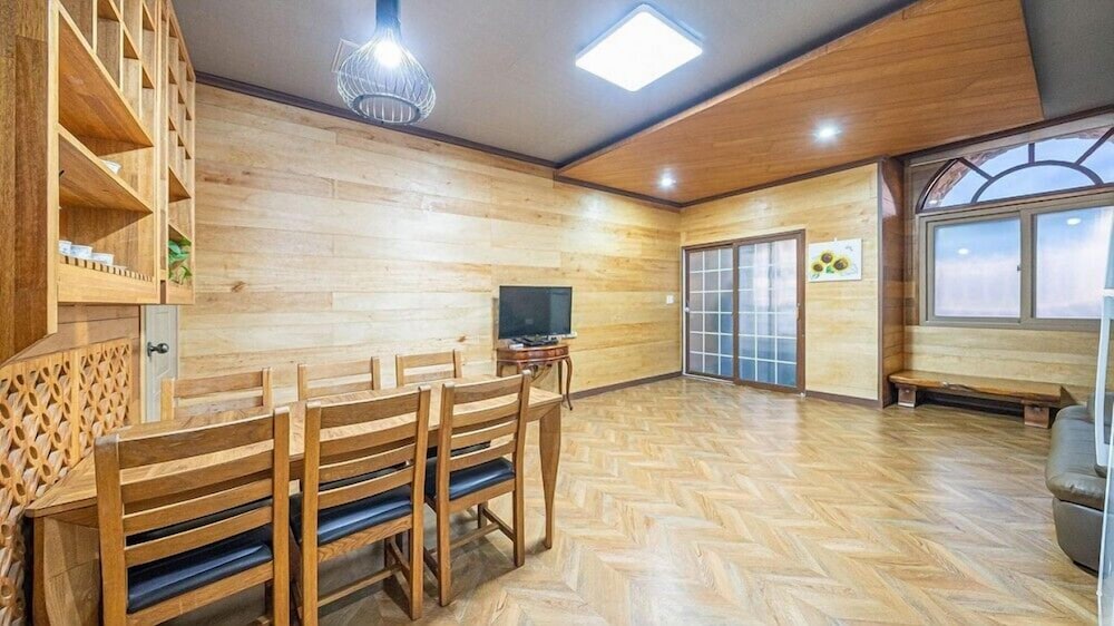 Room (Big family room) photo 3