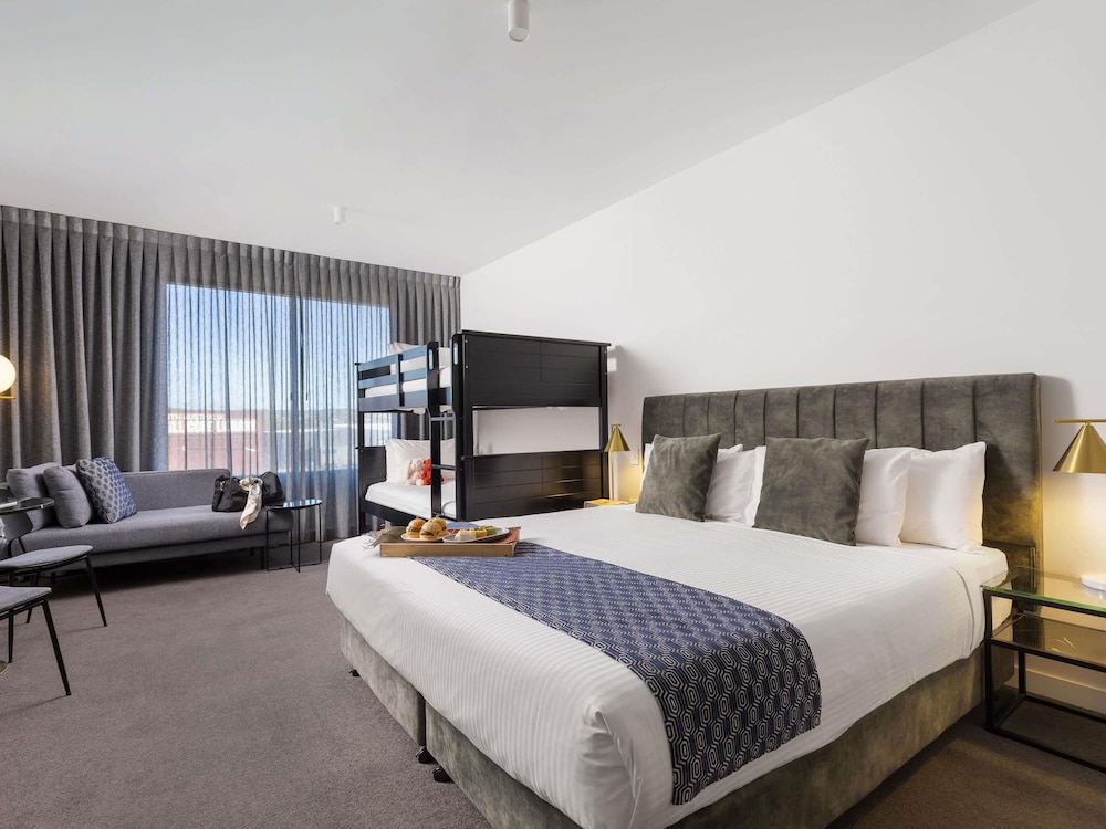 Family Room, Multiple Beds
