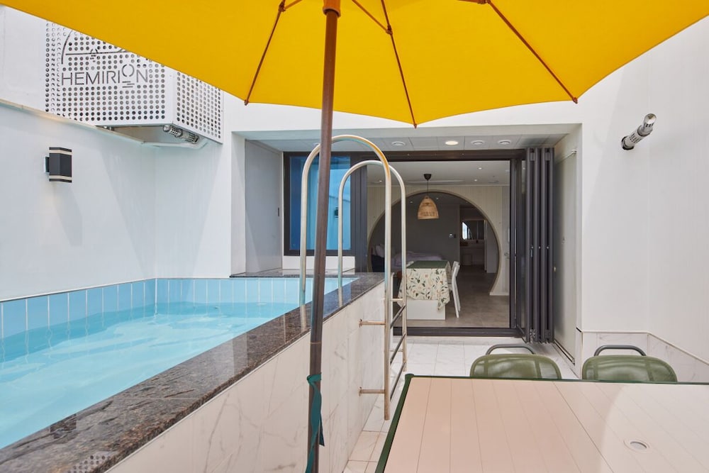HEMIRION POOL VILLA DELUXE FAMILY (20 PYEONG) photo 3