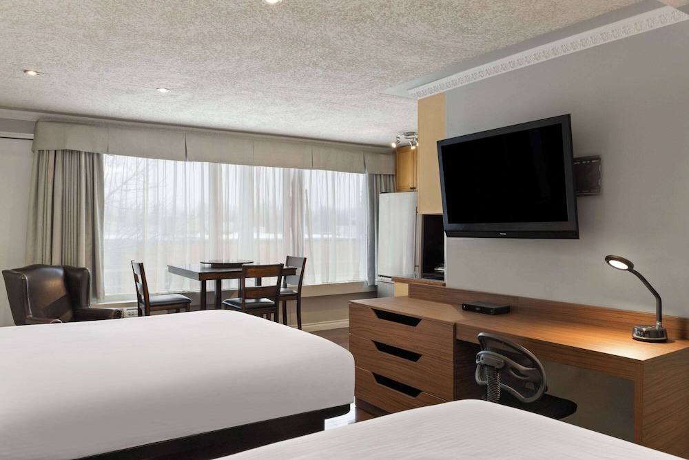 Family Suite, Multiple Beds, Non Smoking - Photo 2