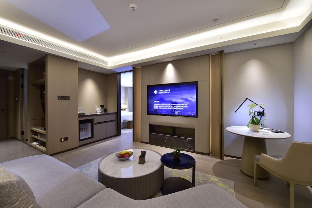 Supreme City Wall View Suite
