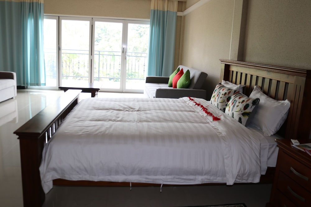 Standard Double Room, Terrace, Partial Sea View
