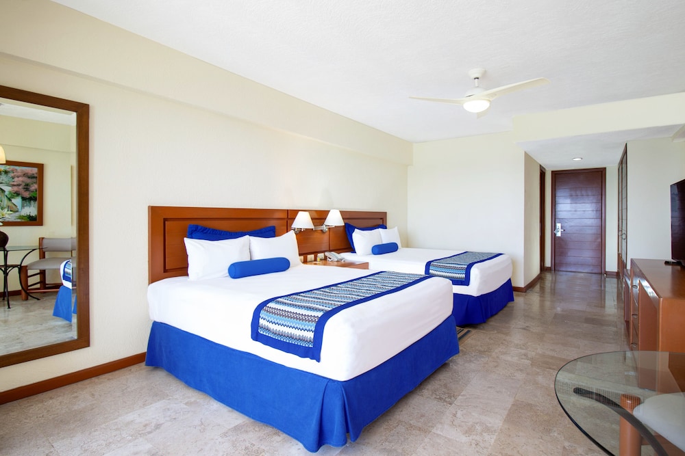 Two Bedroom Family Suite Pool View - Photo 6