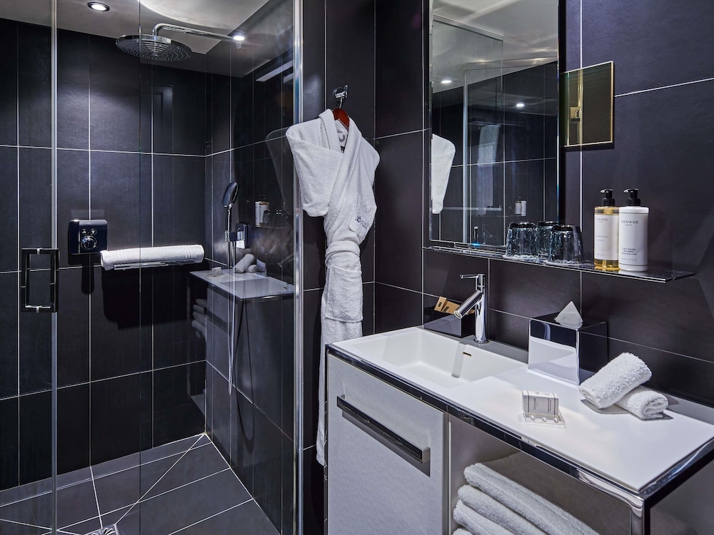 Signature Suite, 1 King Bed (Teck Executive) thumbnail 6