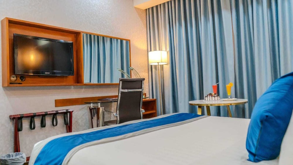 Standard Room, 1 King Bed photo 1