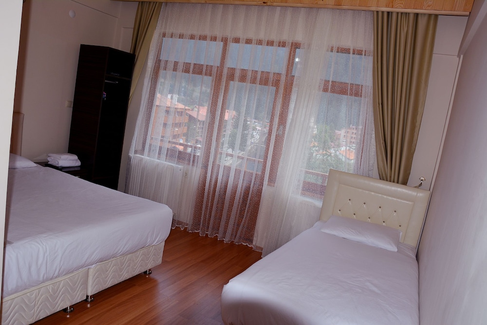 Basic Triple Room photo 1