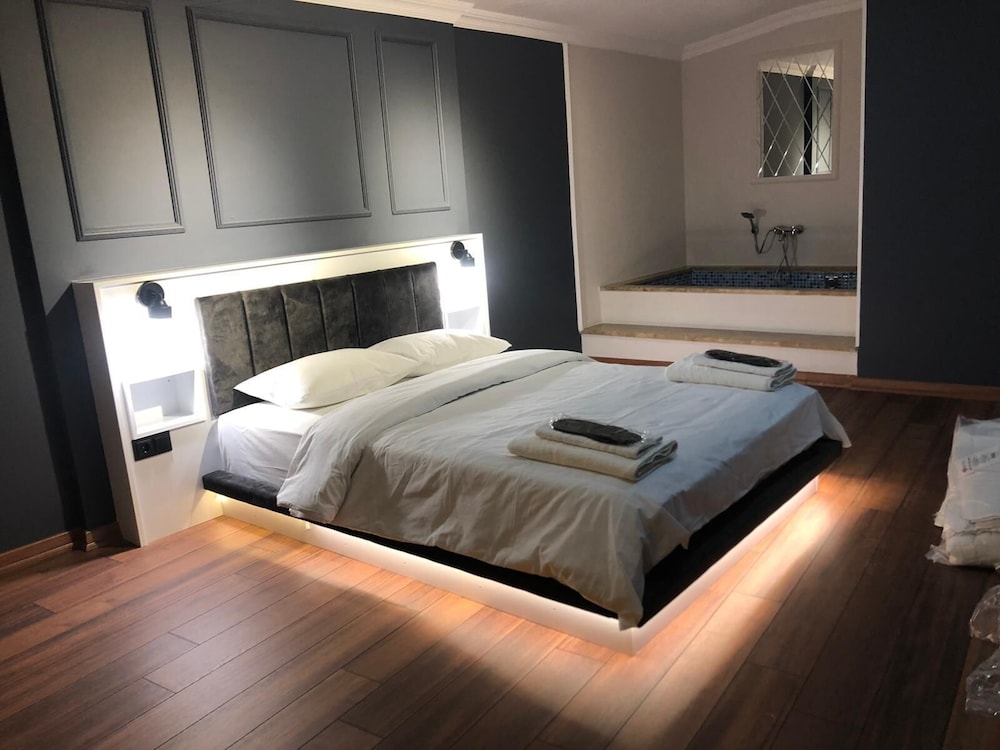Basic Apartment photo 2