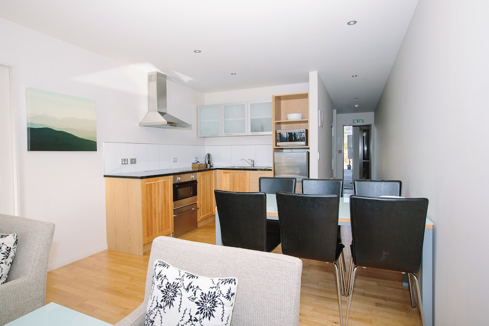 Apartment, 2 Bedrooms - Photo 2