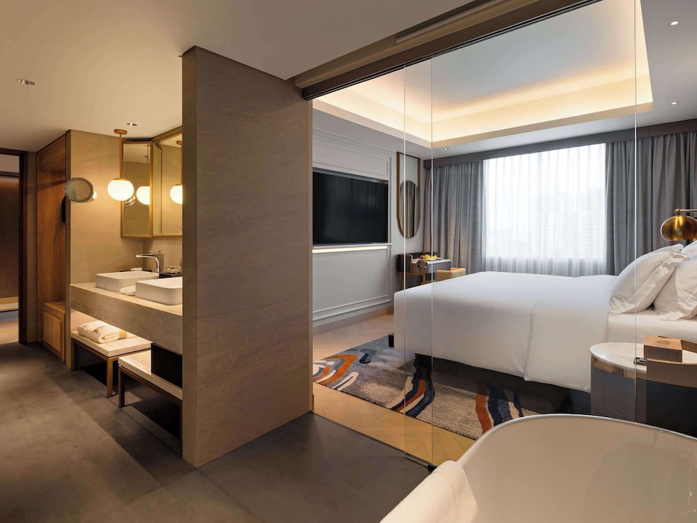 Deluxe Suite, 1 King Bed - Photo 6