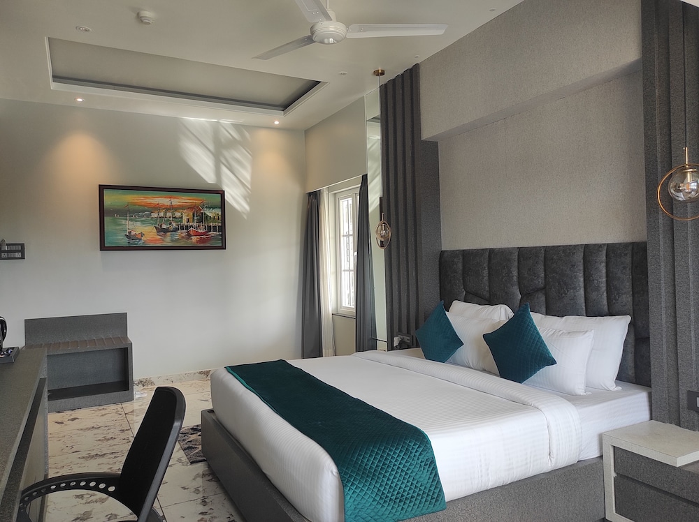 Premium Room - Photo 7
