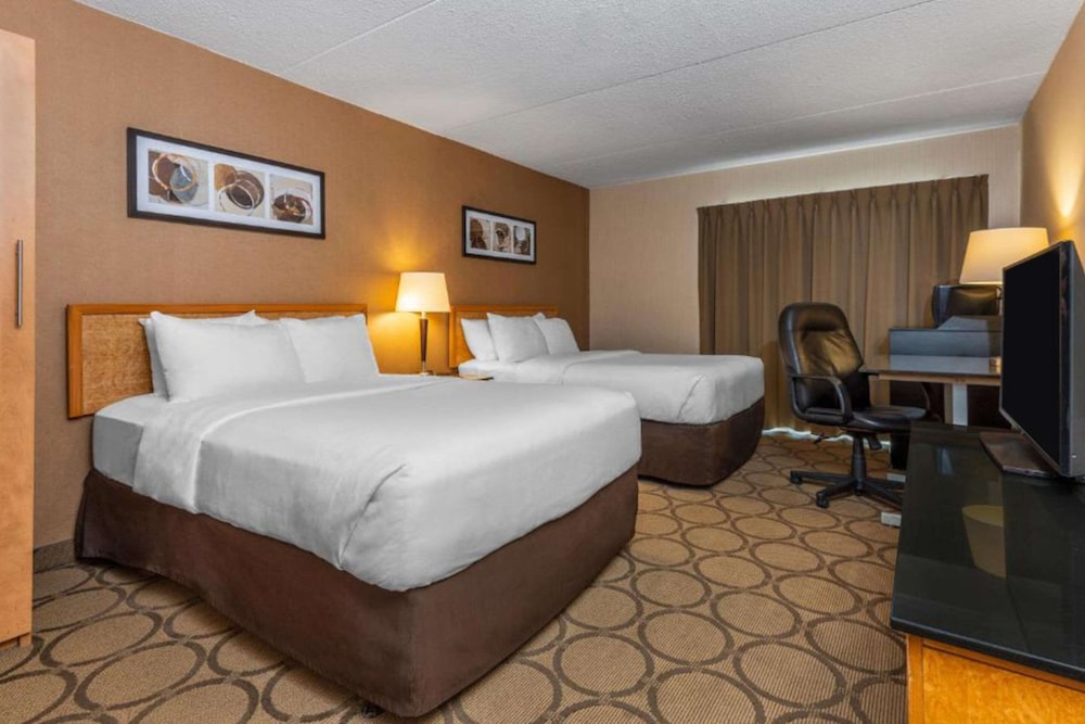 Standard Room, 2 Double Beds, Non Smoking, Ground Floor - Photo 1