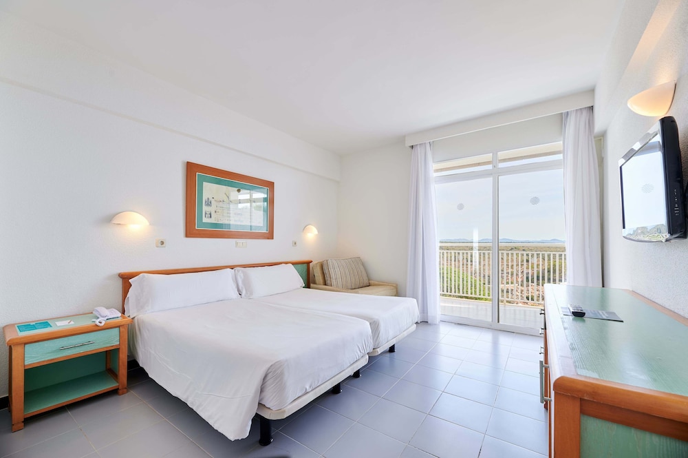 Habitación Doble, Balcón, Vista al Mar (2 Adultos + 1 Niño)