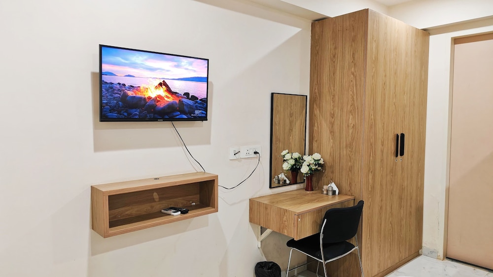 Deluxe Room - Photo 9