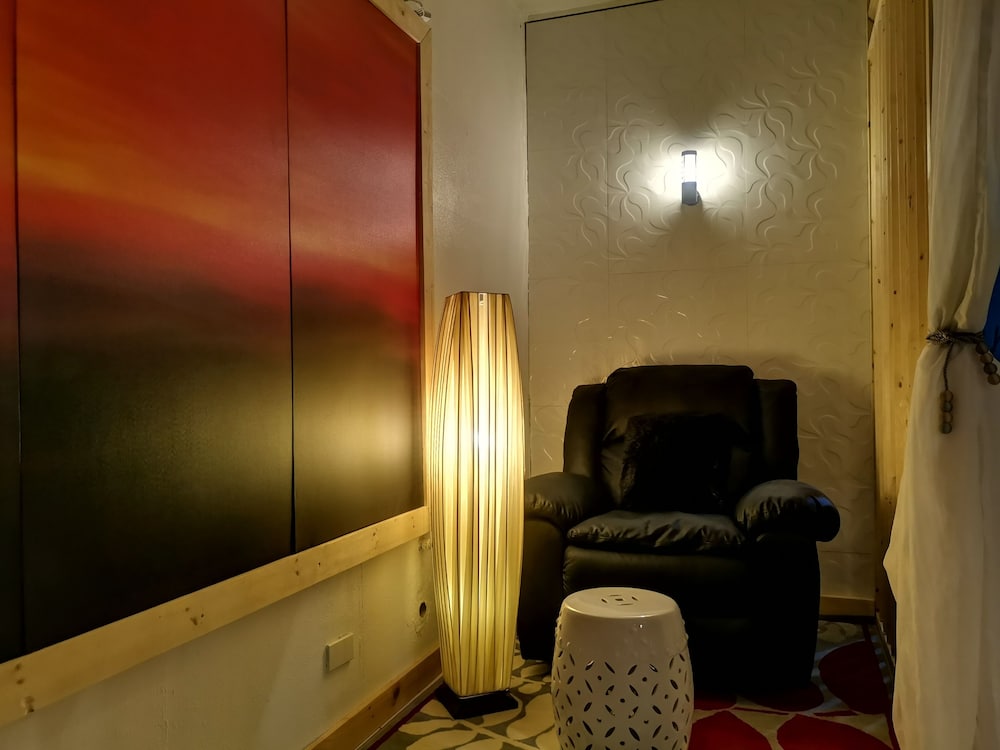 LAZY BOY RECLINER (3 HOURS)