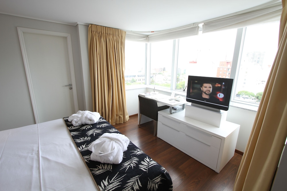 Suite, River View - Photo 1