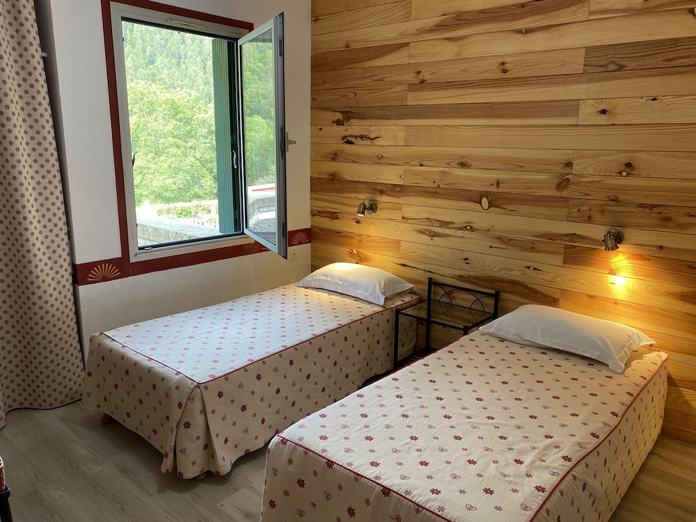 Economy Room, 2 Twin Beds