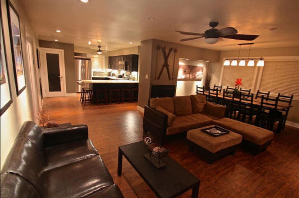 Exclusive Chalet, 2 Bedrooms, Fireplace, Hot Tub