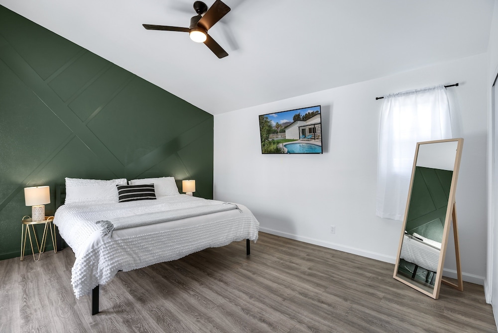 House, Multiple Beds, Pool Access, Mountain View (Mountain View)