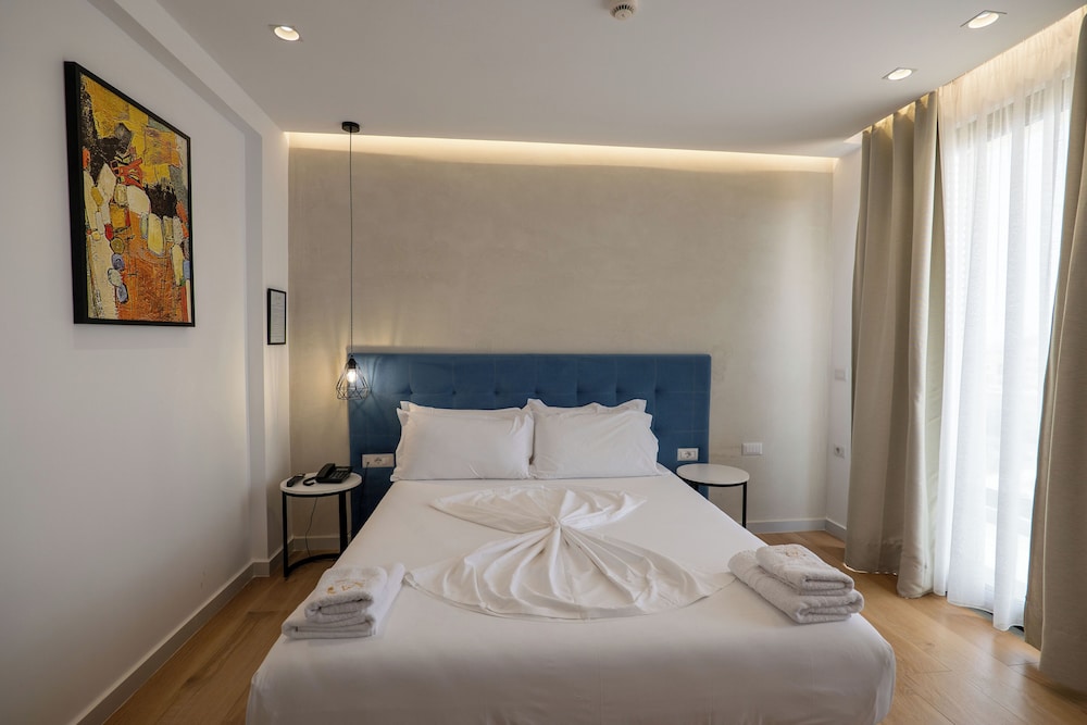 Deluxe Double Room, Partial Sea View