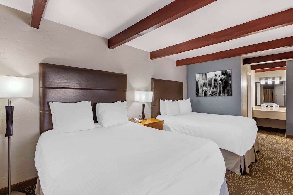 Suite, 2 Queen Beds, Non Smoking, Refrigerator & Microwave photo 2