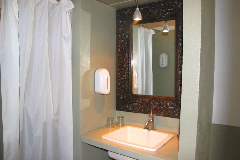 Deluxe Studio Suite (2) - Photo 4