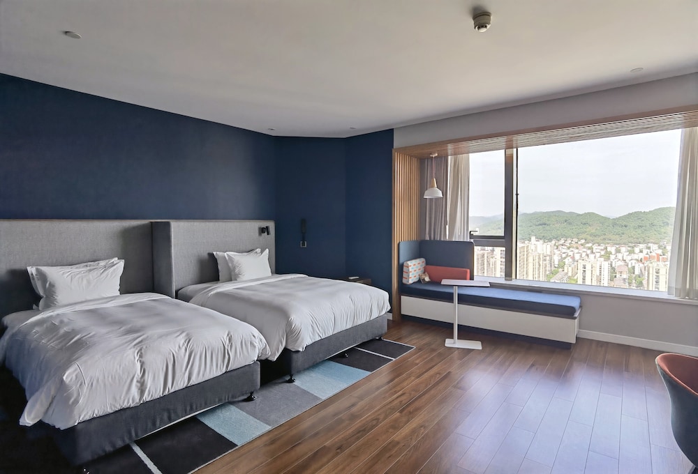 Standard Room, 2 Twin Beds, Ocean View - Photo 3