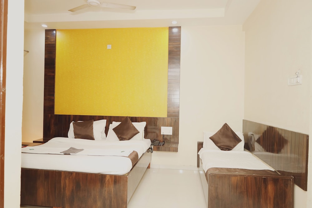 Deluxe Triple Room, City View