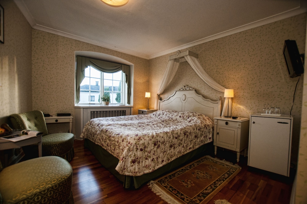 Double Room (150m from the Mansion) photo 2