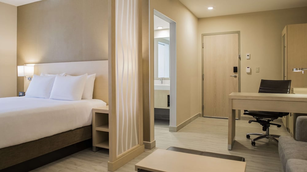 Room, 1 King Bed (Specialty View)