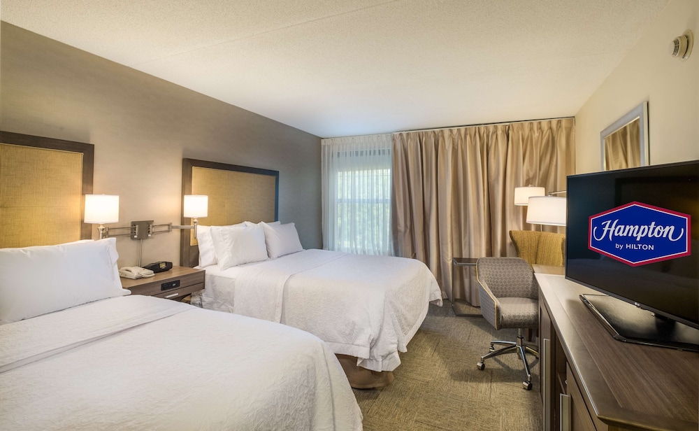 Room, 2 Queen Beds, Accessible, Bathtub photo 1