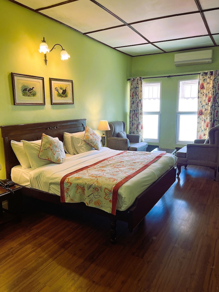 Superior Room, 1 Queen Bed photo 3