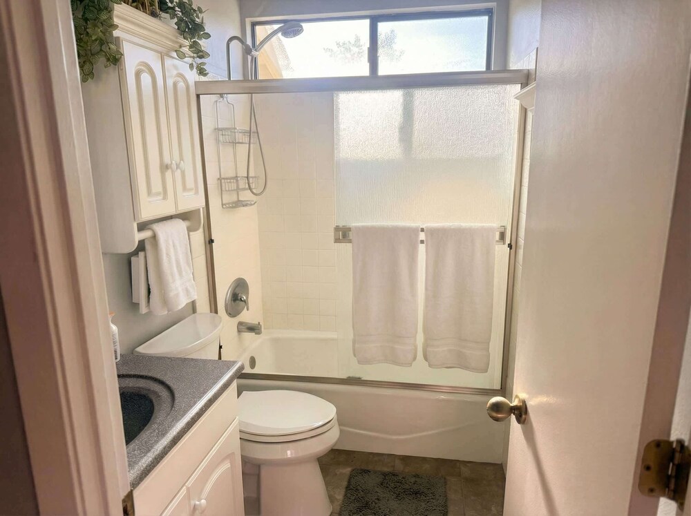 Mid-century Ojai Escape Hot Tub Serene Garden, 写真 15