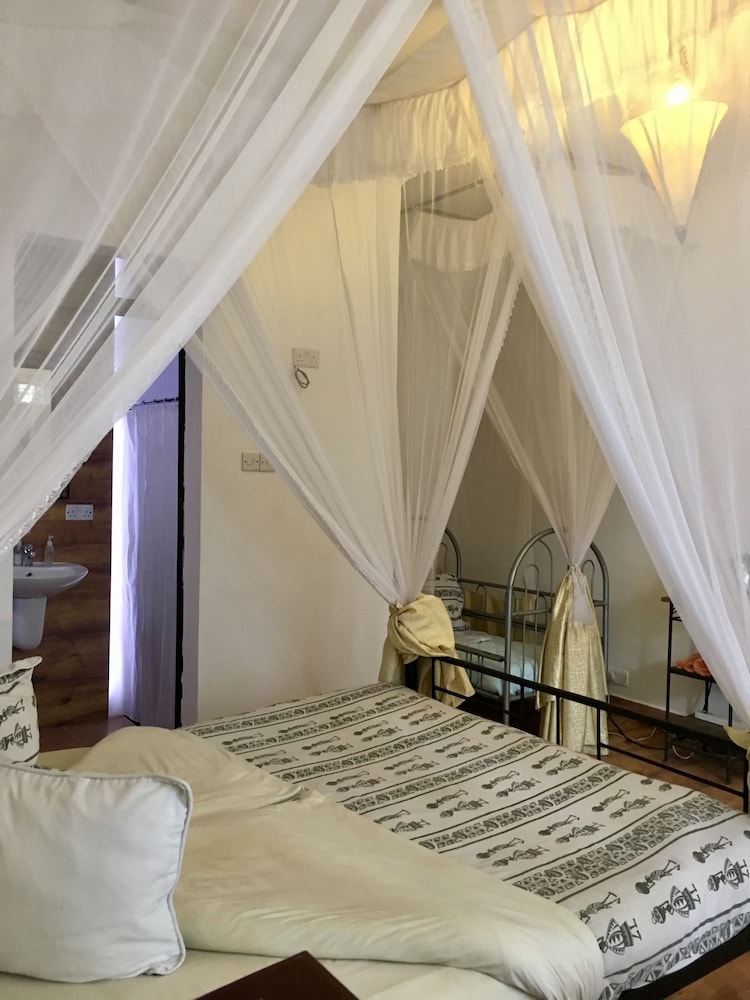 Superior Triple Room, Private Bathroom, Pool View