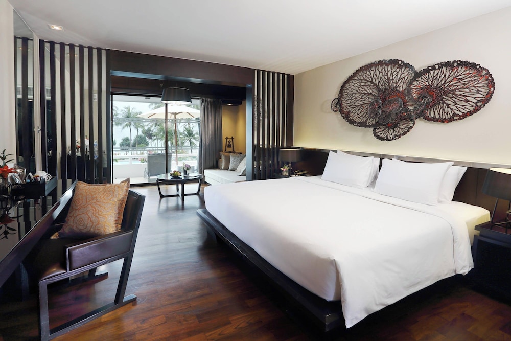 Junior Studio Suite, 1 King Bed, Ocean View - Photo 3