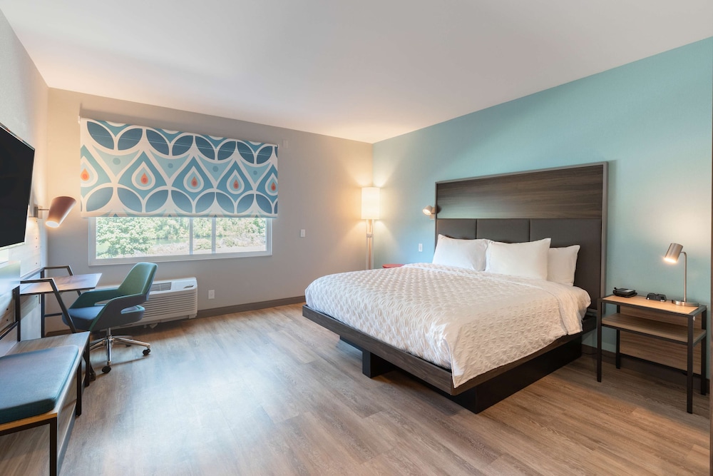 Room, 1 King Bed, Accessible (Mobility & Hearing, Roll-in Shower) - Photo 2