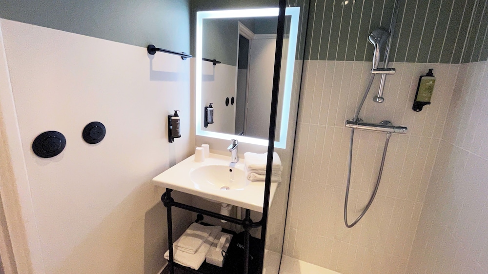 Superior Room, 1 Queen Bed - Photo 6