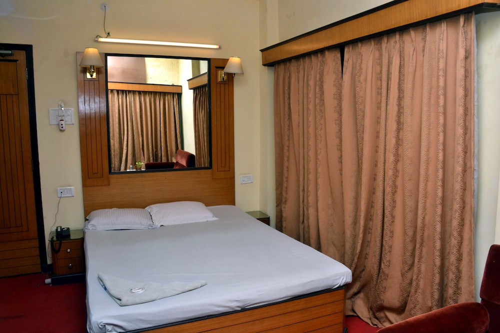 Deluxe Double Room (With Ac) photo 3