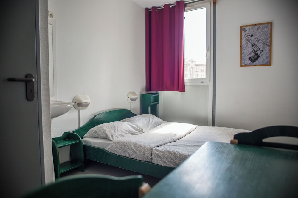 Double Room with Ensuite Shower Shared Toilets photo 1