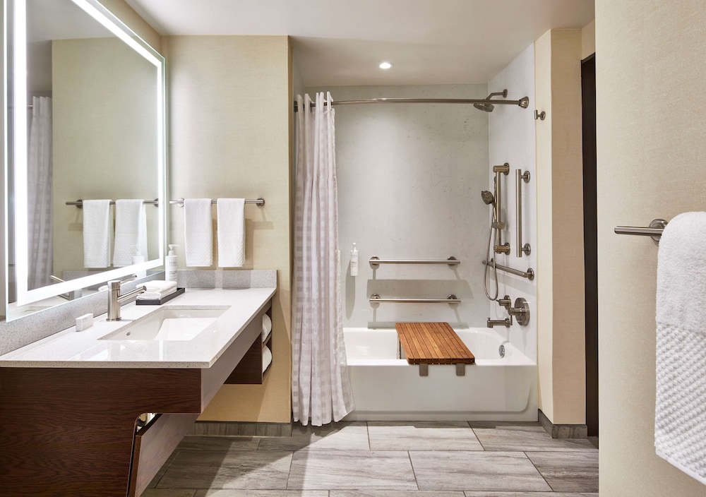 Suite, 2 Queen Beds, Accessible, Bathtub (Hearing) - Photo 8