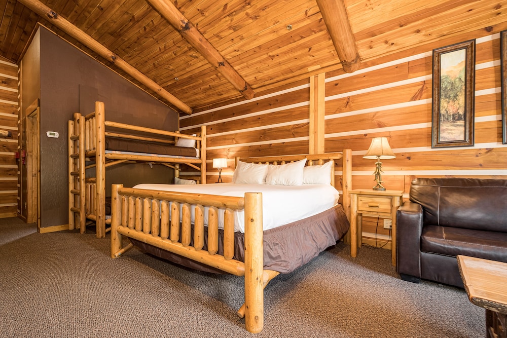 C 52L-Standard Cabin, Multiple Beds, Fireplace, Mountain View