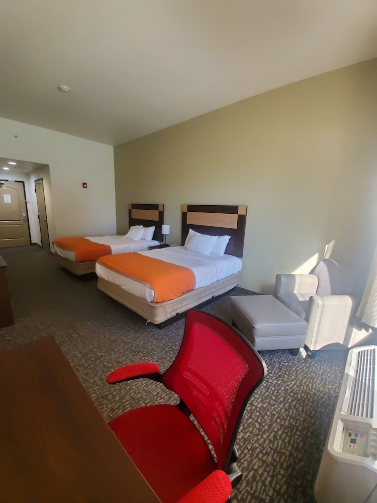 Classic Room, 2 Queen Beds - Photo 1